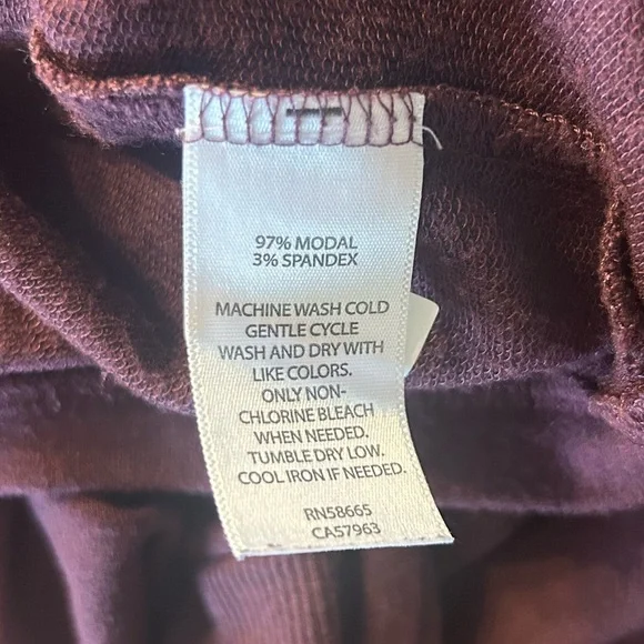 Athleta Women’s Crossover Long Sleeve Sweatshirt Dress in Burgundy, Size Medium - Picture 8 of 8